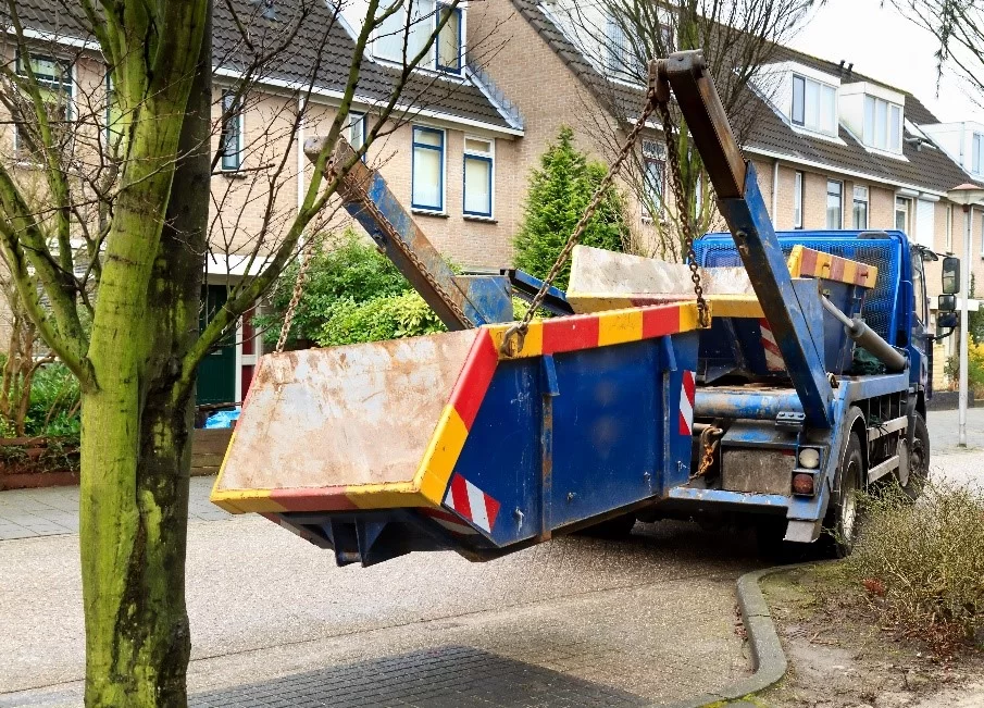 skip lorry lowering skip onto road
